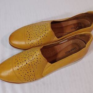 Cobb Hill Women's Size 9 Yellow Perforated Loafers